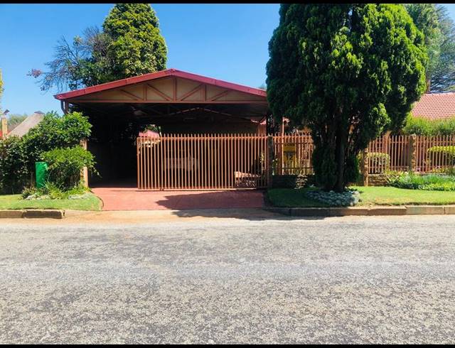 4 BEDROOM HOUSE FOR SALE IN BONAERO PARK EXT